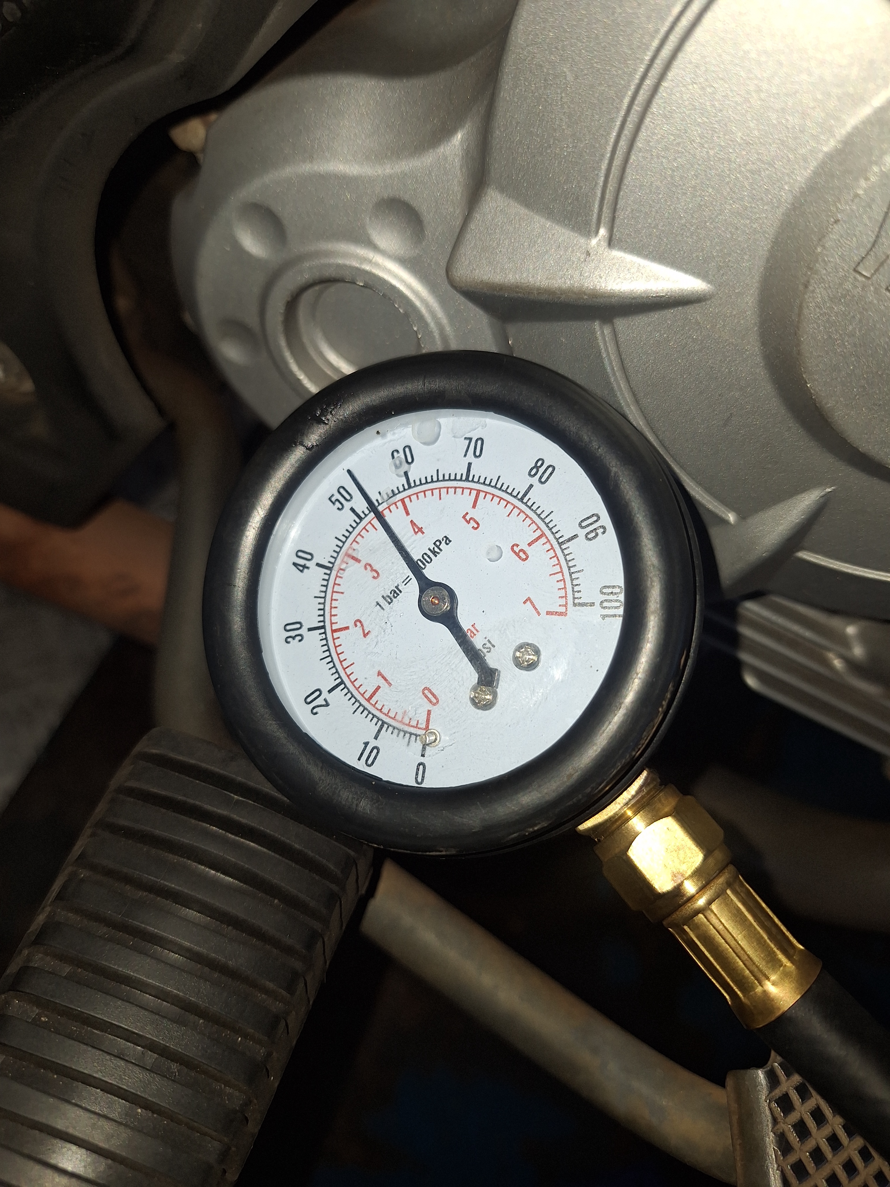 Teste de pressão de combustível